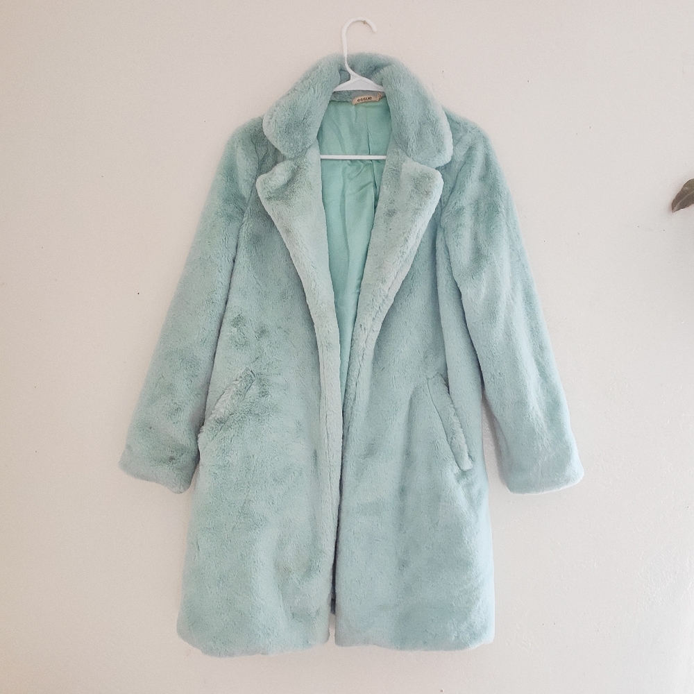 Fluffy & long light blue coat